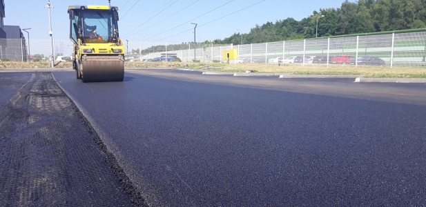 Use of natural bitumen Selenizza in a project of warehouse extension for Caterpillar in Poland 