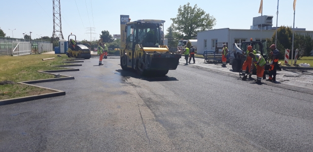 Use of natural bitumen Selenizza in a project of warehouse extension for Caterpillar in Poland 