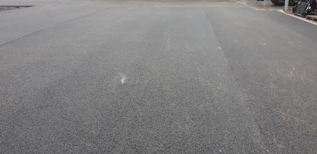 Use of natural bitumen Selenizza in a project of warehouse extension for Caterpillar in Poland 