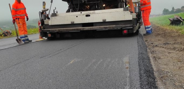 Trail section works of noise-reducing paving in Switzerland, carried out by WEIBEL in Freiburg area