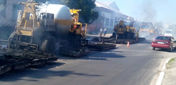 Repair of road, in the area of Chernigiv, Ukraine - sept. 2014